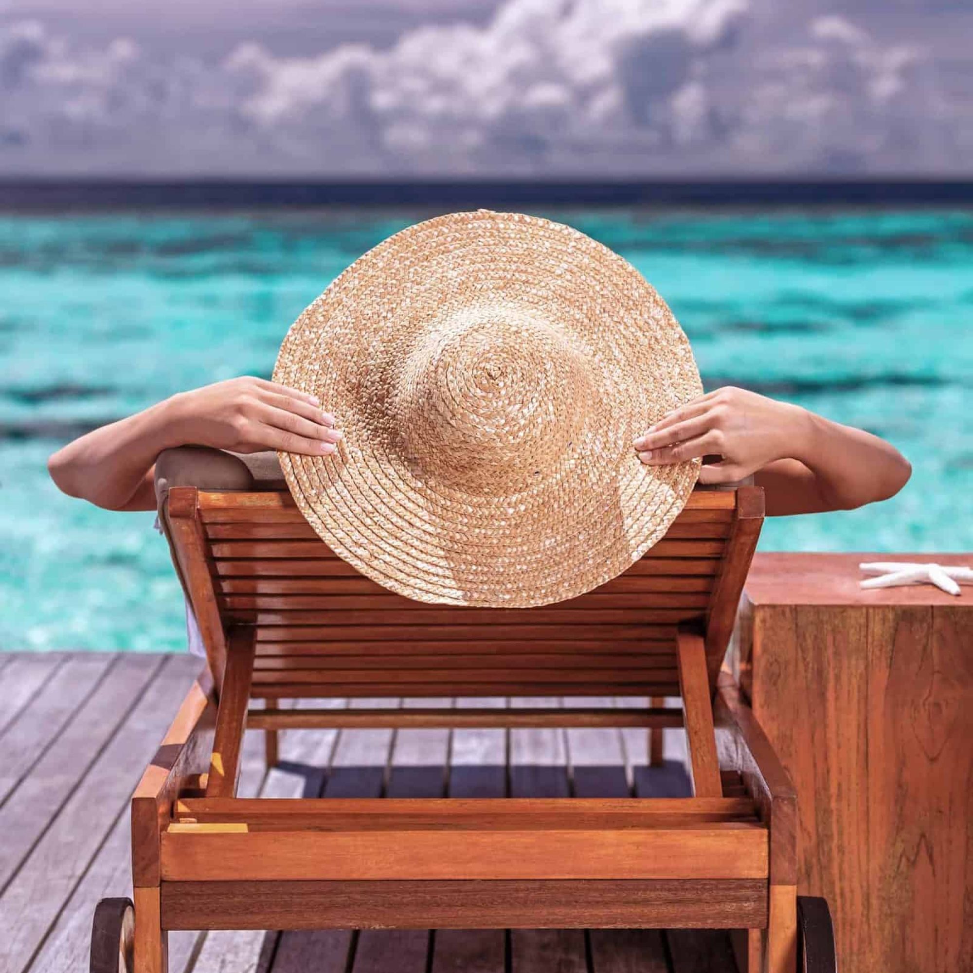 Luxury beach resort_dreamstime_xxl_42857798