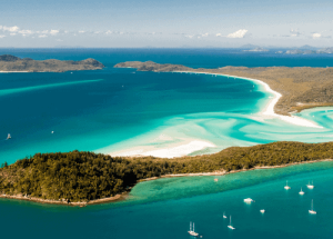 Whitehaven-Beach_dreamstime_converted-in-Canva